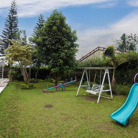 Villa Alessa Puncak Exterior photo